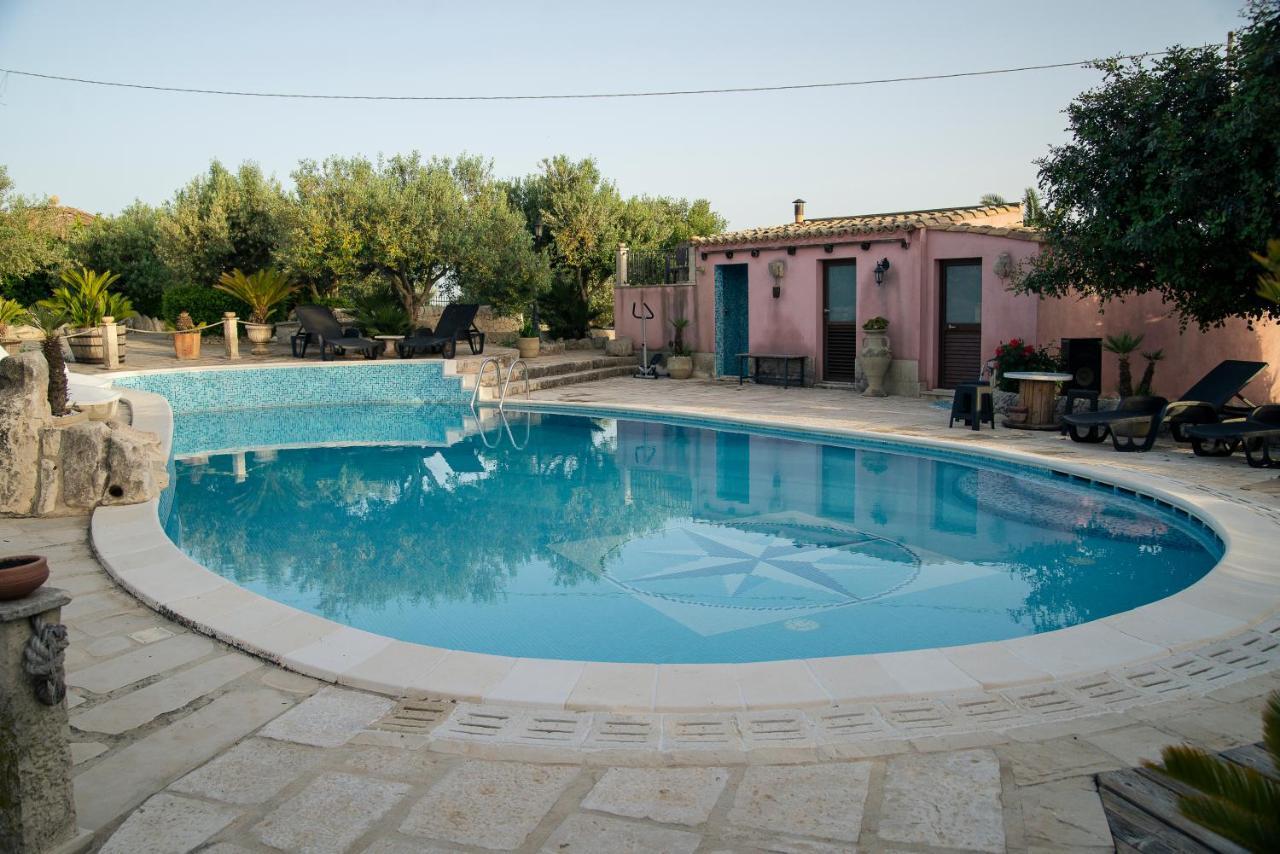 Dependance In Villa Con Piscina Ragusa Eksteriør billede